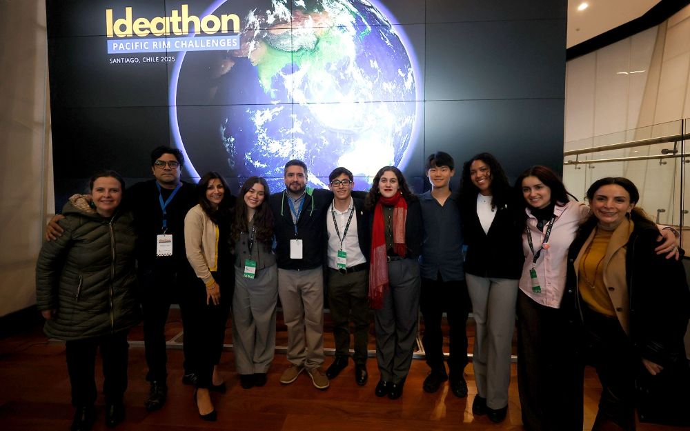 La idea ganadora de la Ideatón fue Re-Skill Box, una idea gestada para combatir la pérdida de empleos debido al avance de la inteligencia artificial.